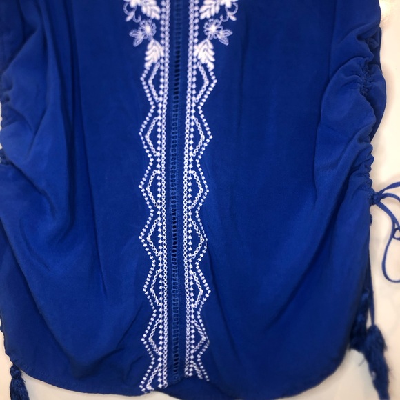 Cute Embroidered Top | Medium - Picture 9 of 9
